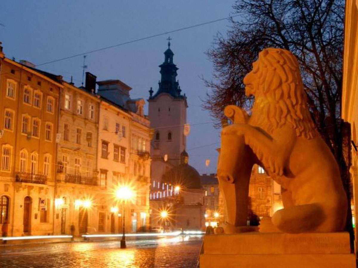 Площу Ринок і Ратушу у Львові підсвітять за новою схемою