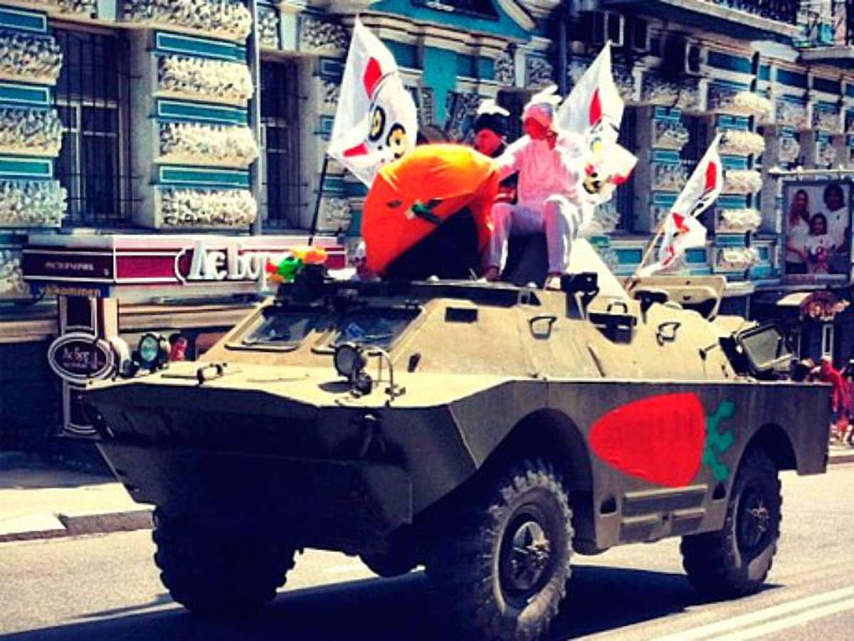 Проти опозиції хотіли влаштувати провокацію на бронетранспортері. Фото