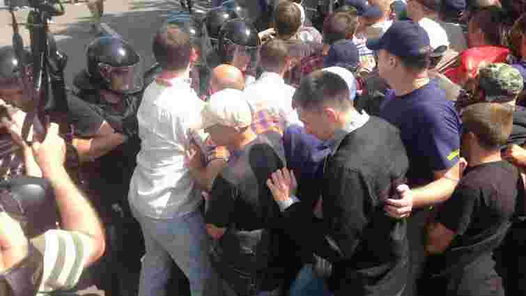 У Києві побилися прихильники регіоналів зі свободівцями.Фото