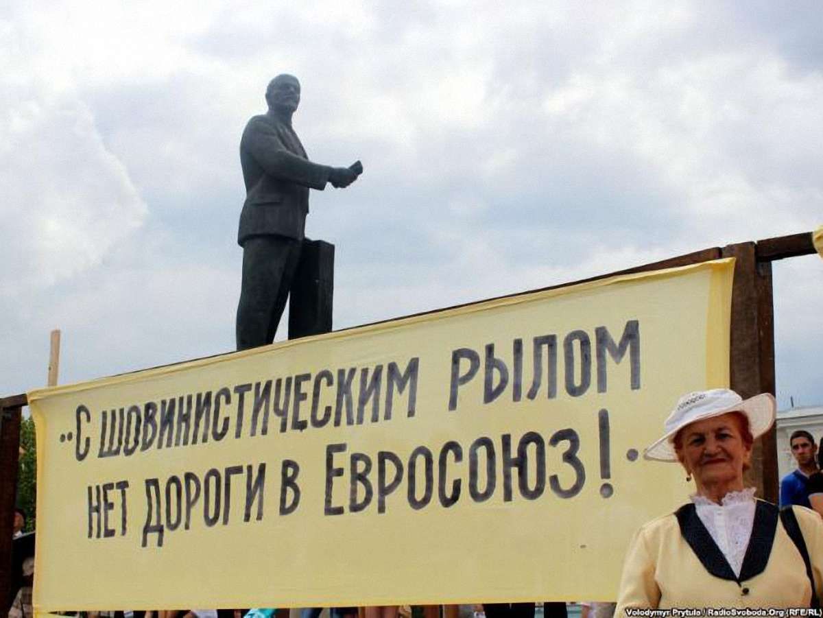На мітингу до річниці депортації кримських татар вимагали відставки Могильова