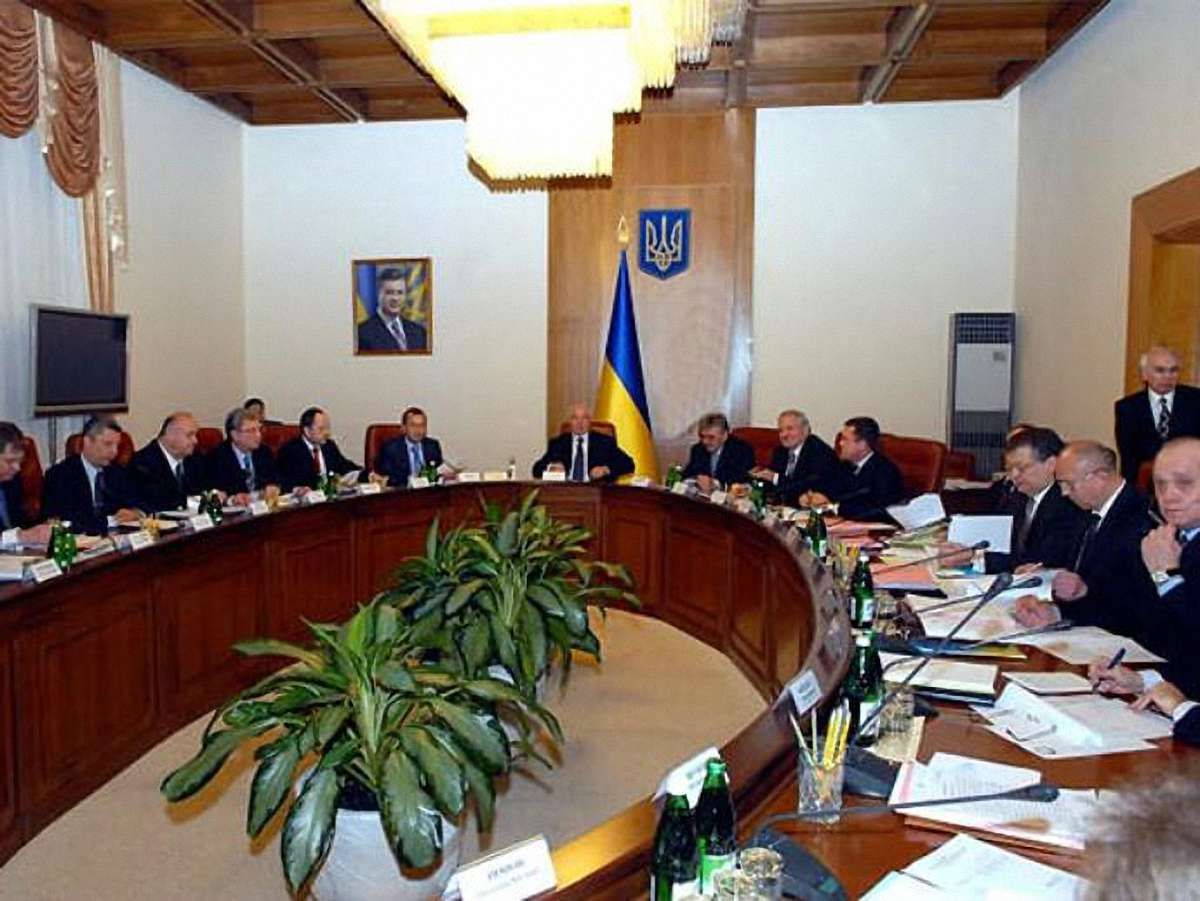 Уряд схвалив держзамовлення кадрів майже на 25 мільярдів