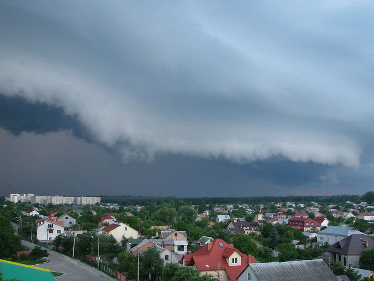 У Львові до кінця доби – сильні зливи