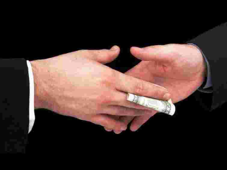 На Львівщині помічника судді визнали винним у хабарництві