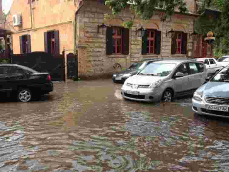 На Закарпатті випав град завбільшки в черешню