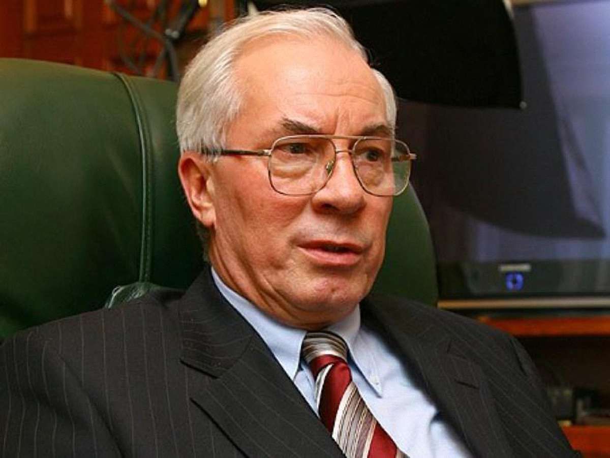 Азаров доручив позбавити акредитації журналістів за протест у Кабміні 
