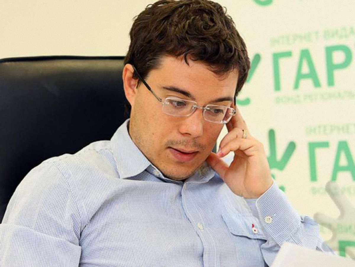 Тема боротьби з фашизмом штучно принесена в Україну з Росії, – політтехнолог