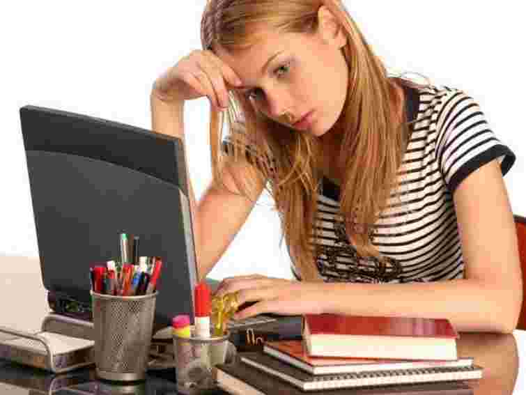 При пошуку роботи в Україні досвід і зв’язки важливіші за диплом, - опитування