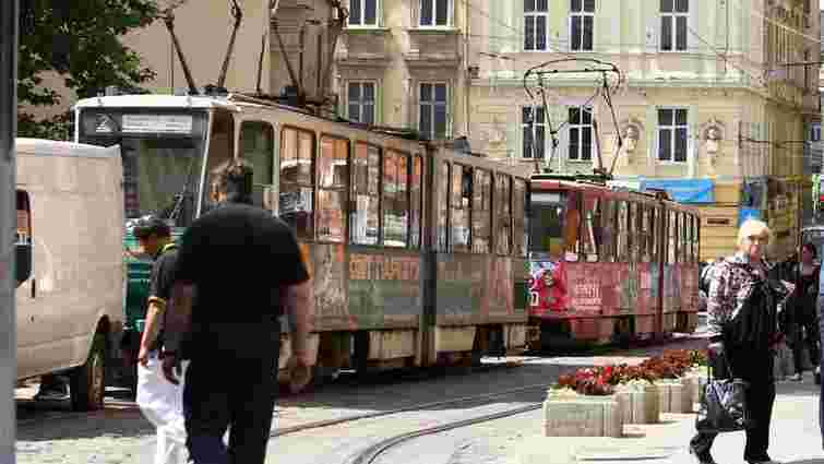 Через відсутність струму на Личаківській у Львові стоять трамваї