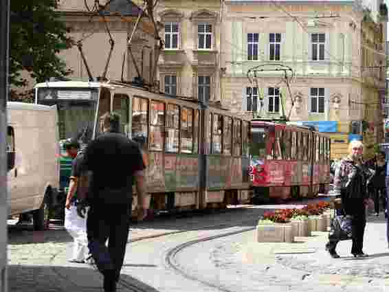 Через відсутність струму на Личаківській у Львові стоять трамваї