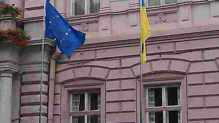 Яценюк: Україна має чітко сказати, що йде тільки в ЄС