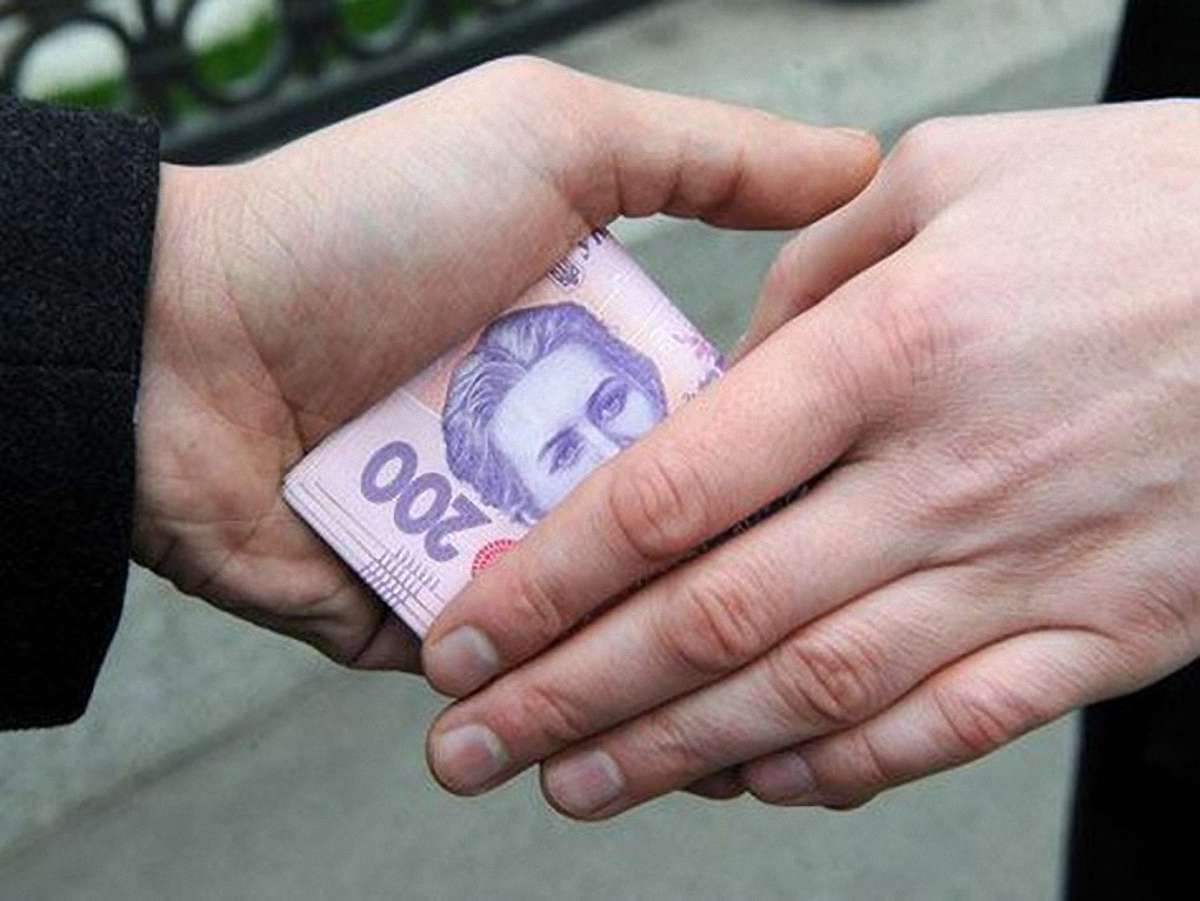 У Львові на хабарі у 8 тис. грн затримали податківця