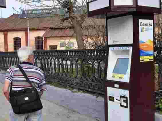 Львівелектротранс встановлює термінали на зупинках