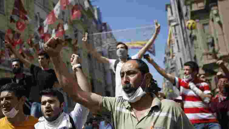 У Туреччині поліція розганяє демонстрантів