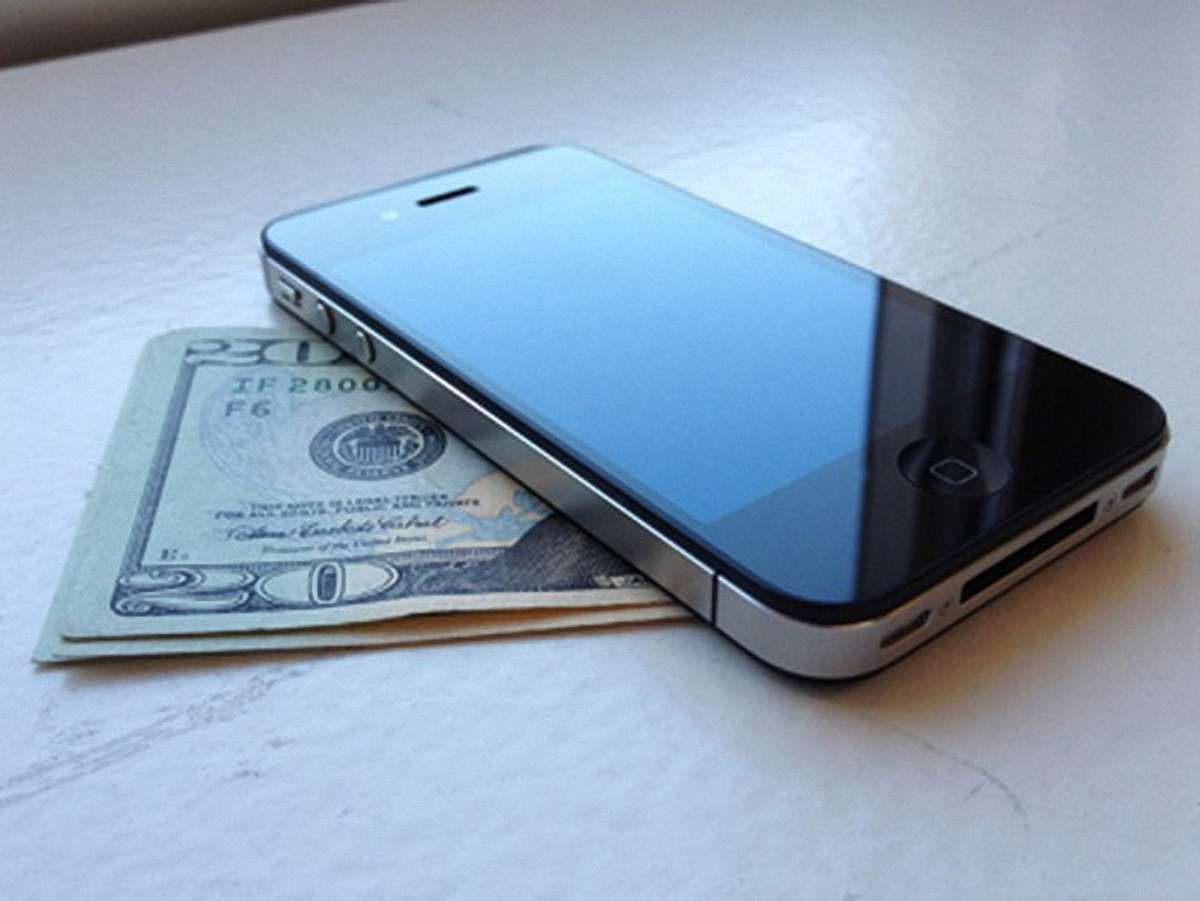 Львівський студент перерахував 7 тисяч шахраєві за два «iPhone»