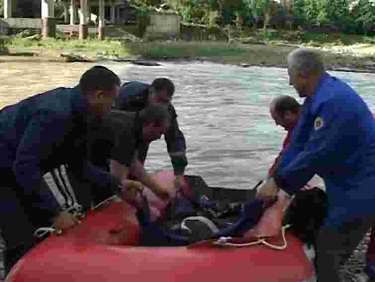 У Чернівцях жінка стрибнула з мосту і вижила