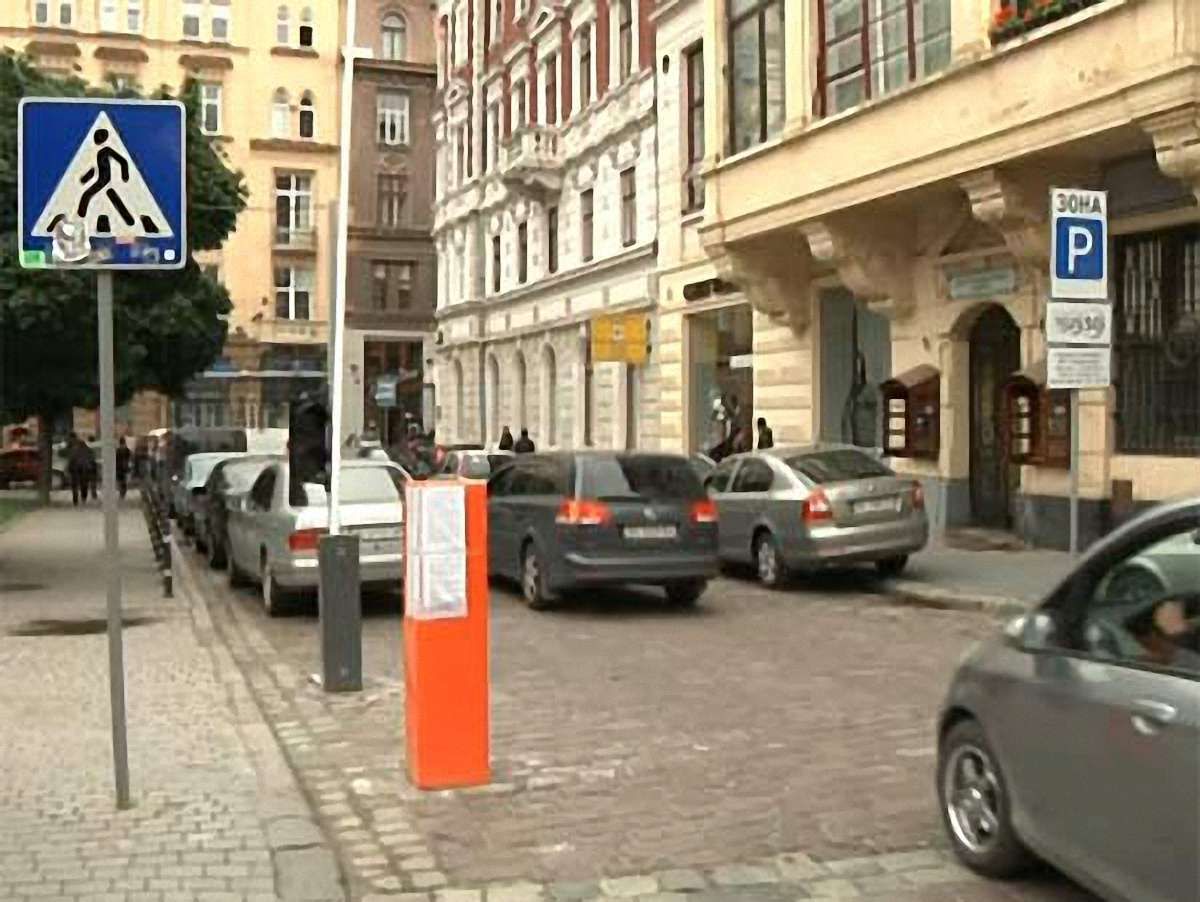 Паркувальна зона на вулиці Валовій має 78 паркомісць