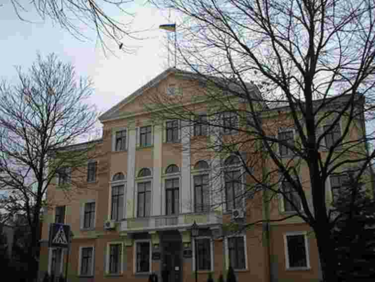 У Тернополі депутати облради пікетують під стінами мерії
