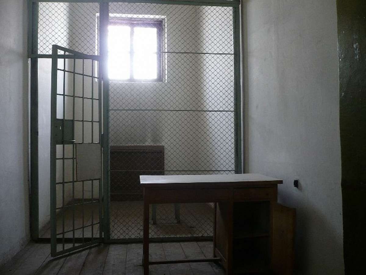 У Львові в’язню передали рибу, «фаршировану» наркотиками