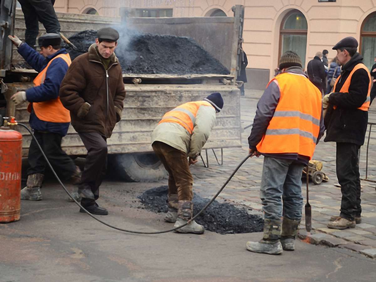 У Львові підрядник чекає коштів за ремонт двох вулиць