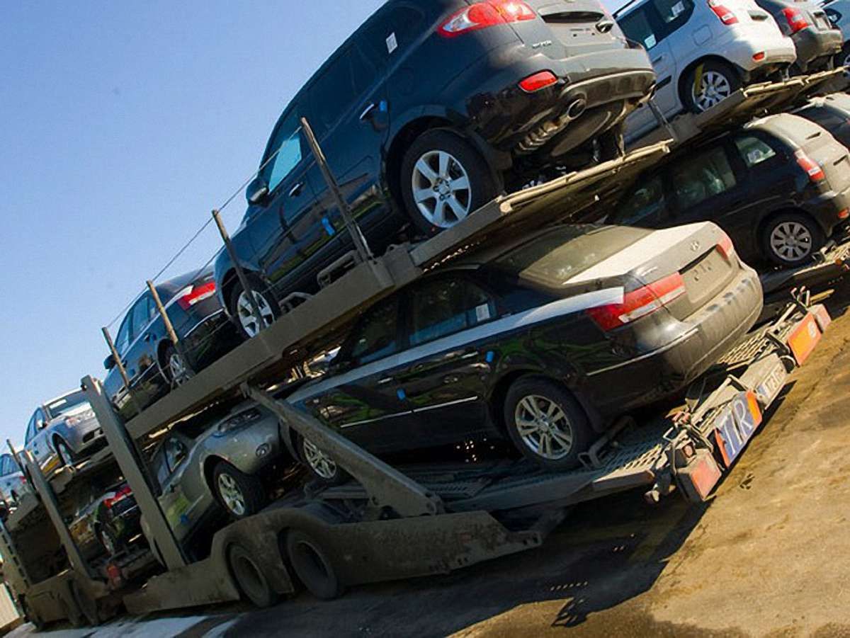 Підтоплені в Європі авто збуватимуть, зокрема, в Україні
