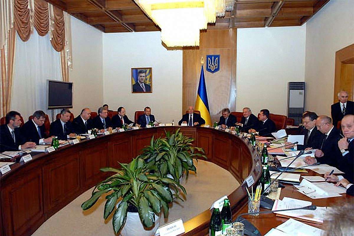 Азаров висварив Козака за квитки у південний напрямок