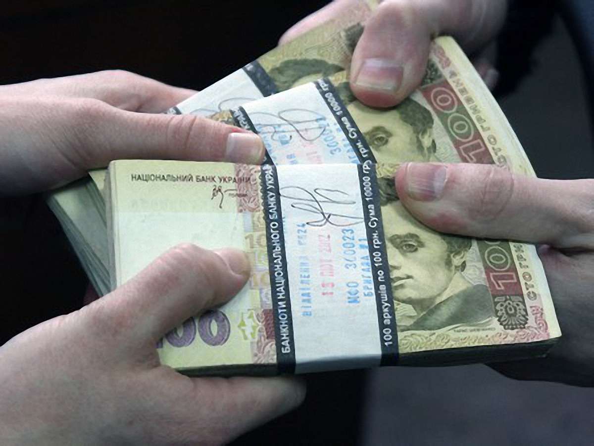 Керівника міграційної служби одного з міст Львівщини затримали на хабарі