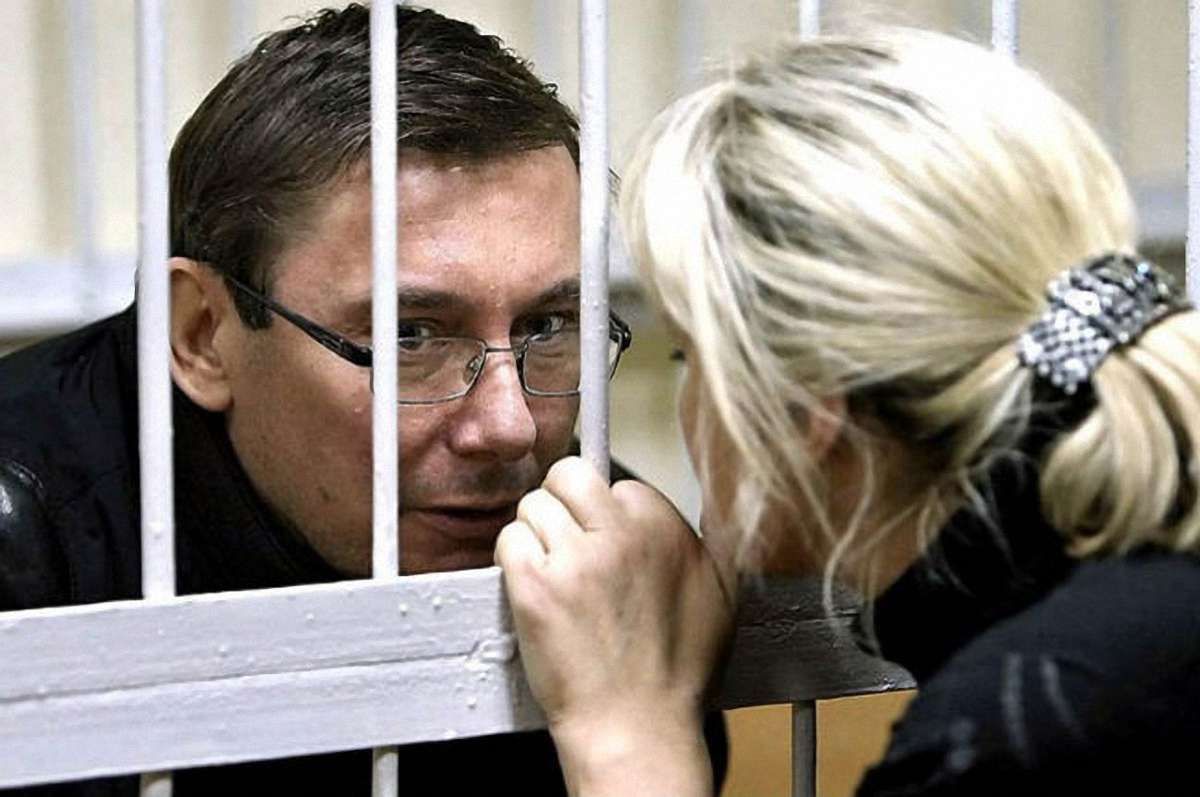 Луценко: Досі відчуваю провину, що я тут, а Тимошенко – там