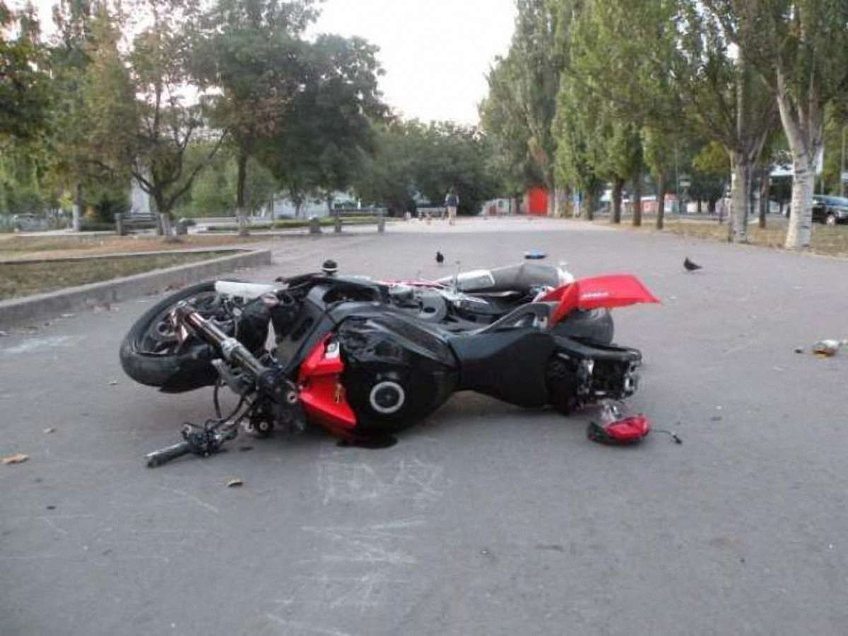 Двоє мотоциклістів і їхні пасажири травмувались у ДТП на Львівщині