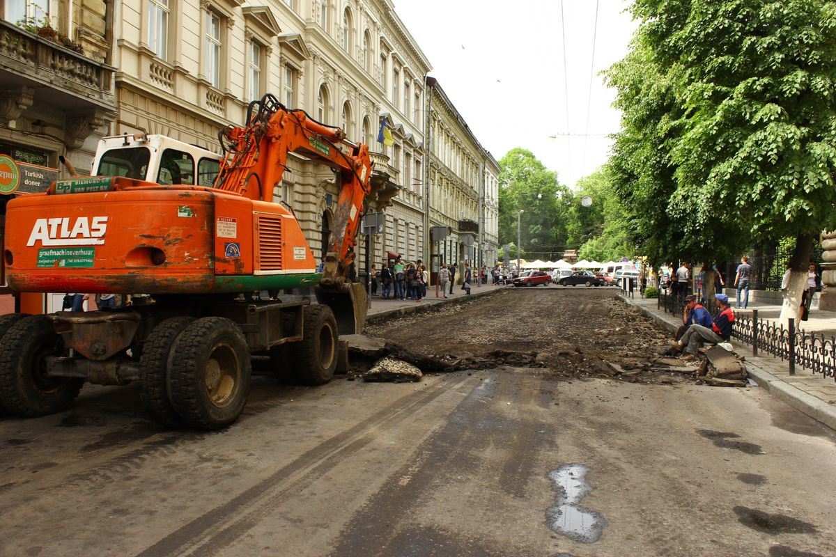 Через непроплати казначейства у Львові ремонтують не всі дороги, – Садовий