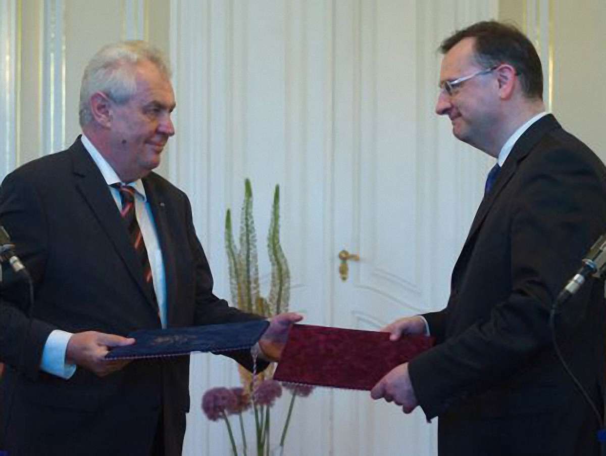 Президент Чехії прийняв відставку прем’єр-міністра