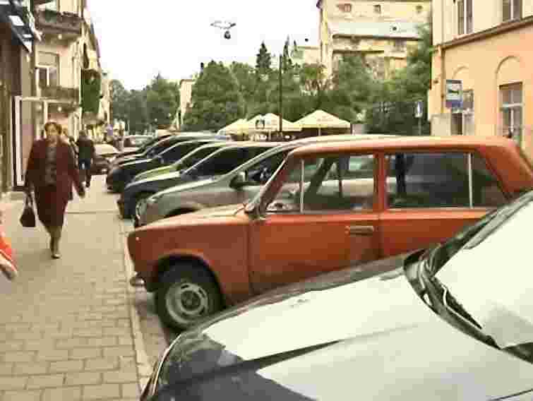 Уряд хоче заборонити паркування на тротуарах і дорогах