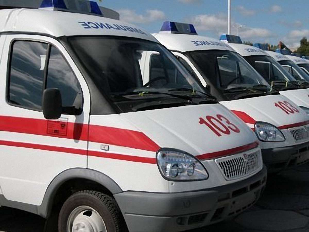 Лікарям "швидких" дозволили приймати "добровільні пожертви"