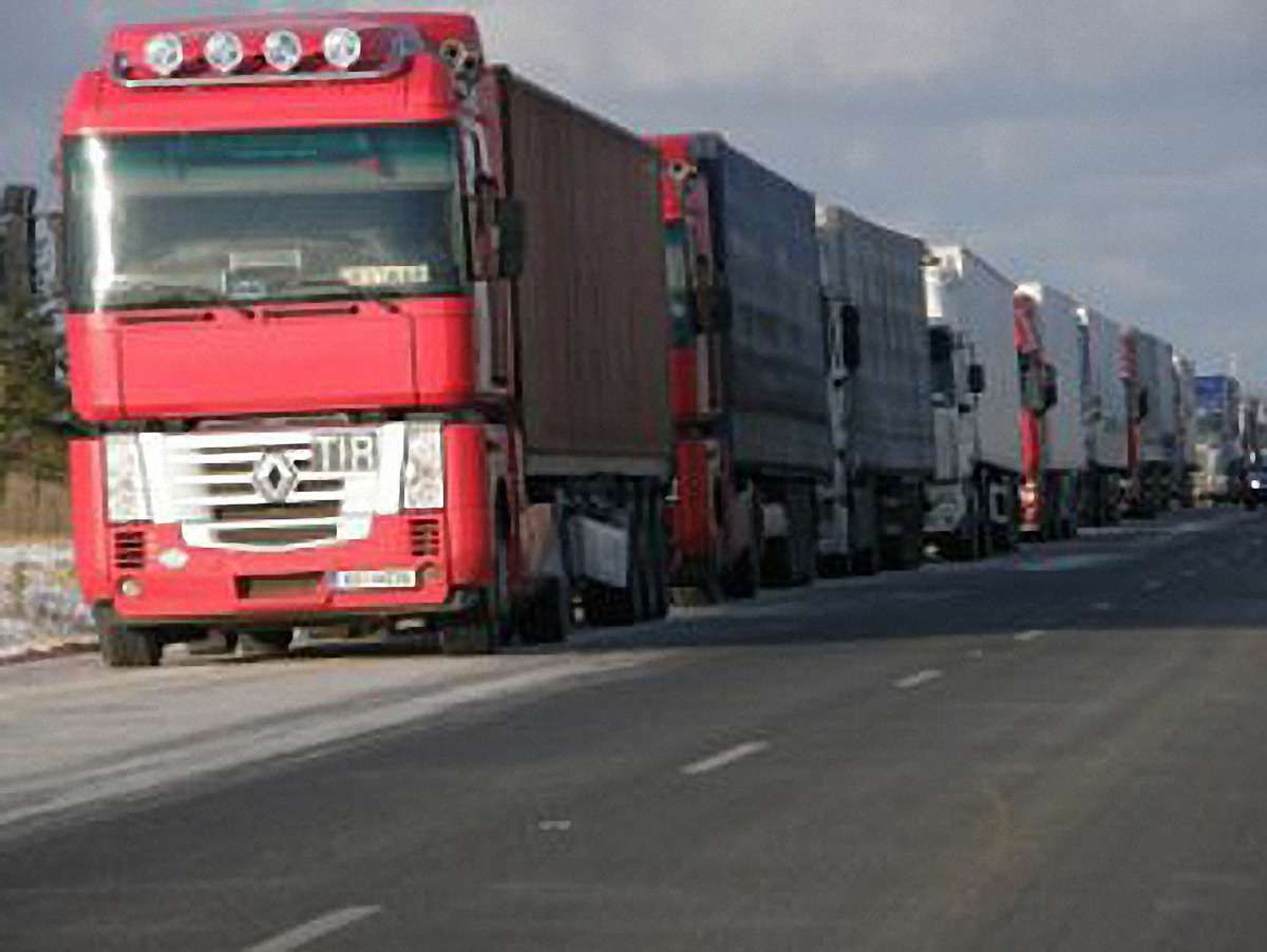 Уряд вирішив брати плату з перевантажених автомобілів
