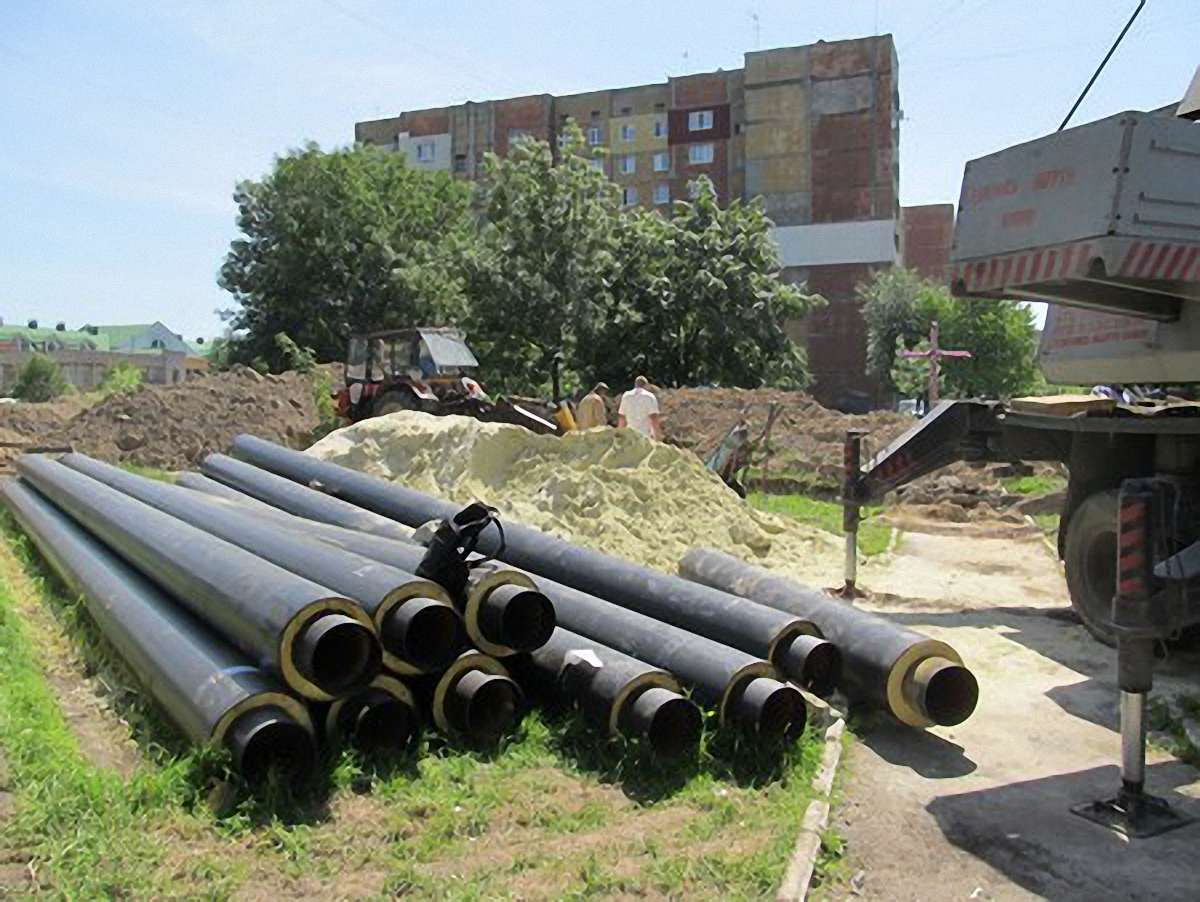 На вул. Чукаріна у Львові міняють аварійну тепломережу