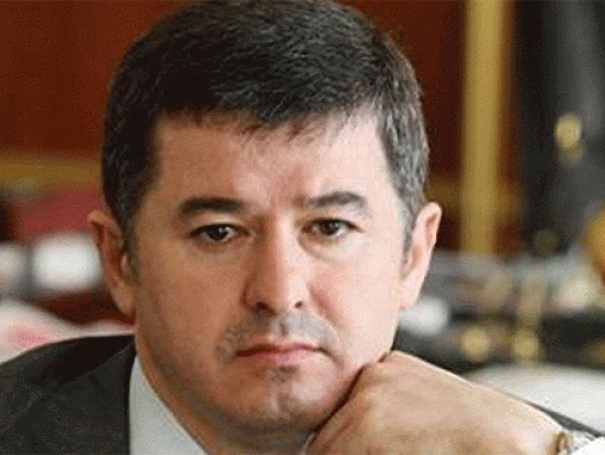 Суд зобов'язав Рибака забрати картки у Балоги і Домбровського