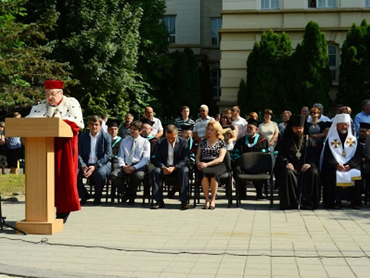 Львівський медуніверситет випустив цьогоріч 876 лікарів і провізорів