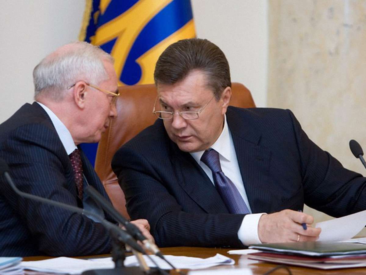 Азаров перетворюється на символ поразок команди Януковича, – політолог