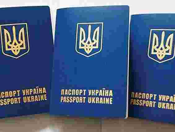 В Україні призупинили видачу термінових закордонних паспортів