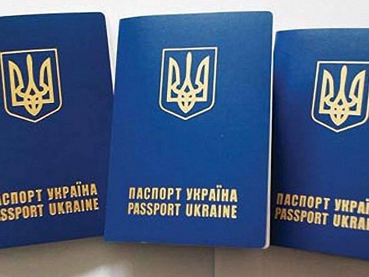 В Україні призупинили видачу термінових закордонних паспортів