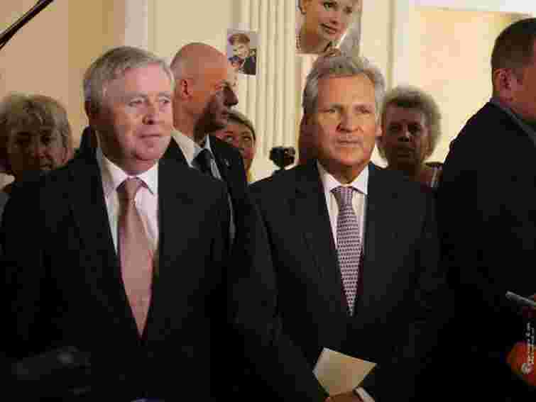 Сьогодні в Україну прибуває місія Кокса-Кваснєвського