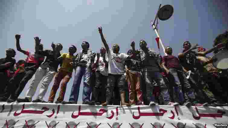 Противники Мурсі провели всю ніч на вулицях Каїра
