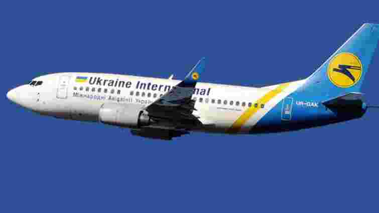 220 туристів півдоби не могли вилетіли зі Львова: літак тричі завертали