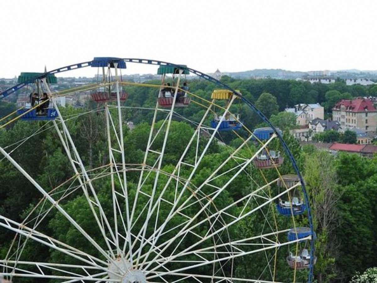 Львівське оглядове колесо обіцяють підсвітити до кінця липня