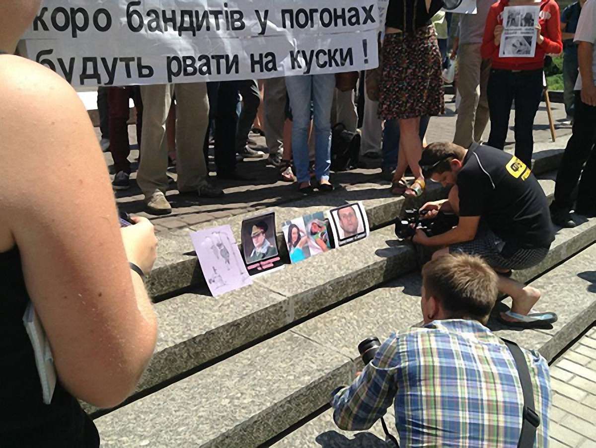 Львів’яни пікетують обласну міліцію через події у Врадіївці