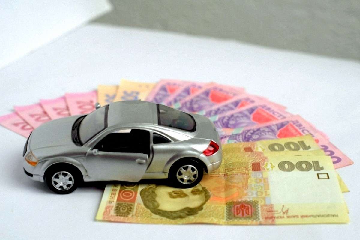 Імпортери просять Януковича ветувати екологічний податок на авто