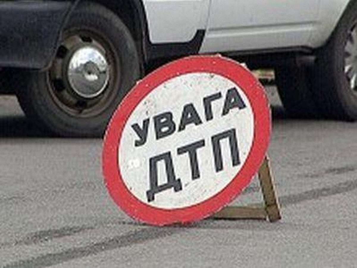 На Львівщині зіткнулися легковик і вантажівка: 4 людини в лікарні