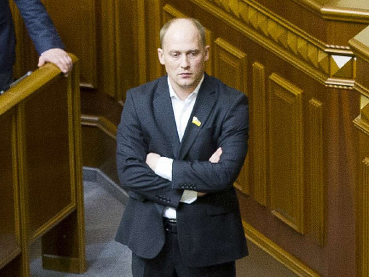 УДАР пропонує заборонити спецномери на авто політиків