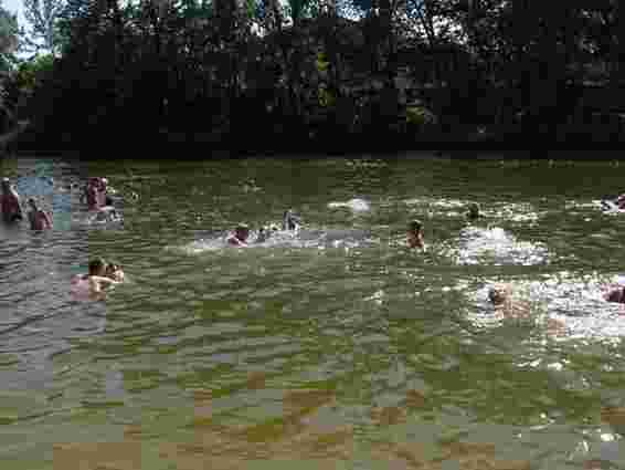 На Львівщині троє підлітків пішли купатися до річки і зникли