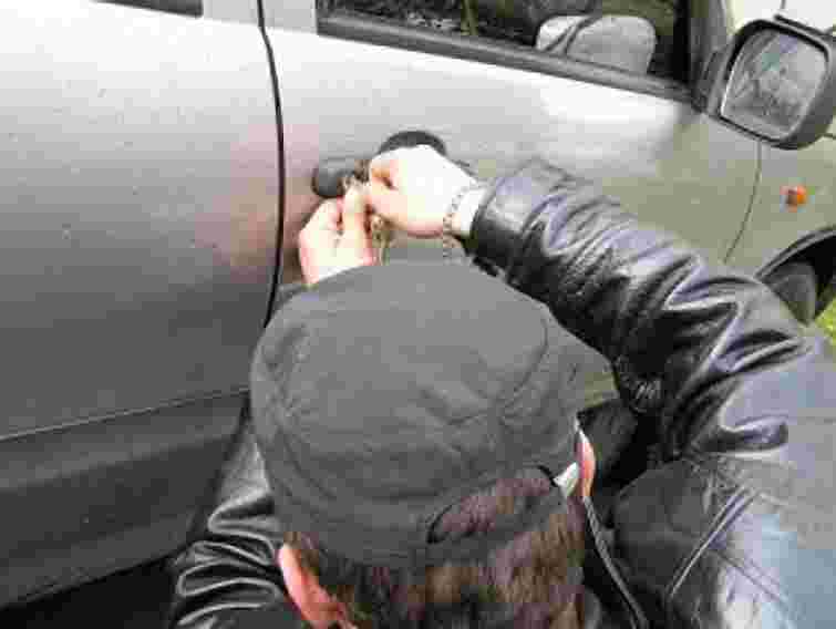 На Львівщині хлопці вкрали «Жигулі», щоб покататися