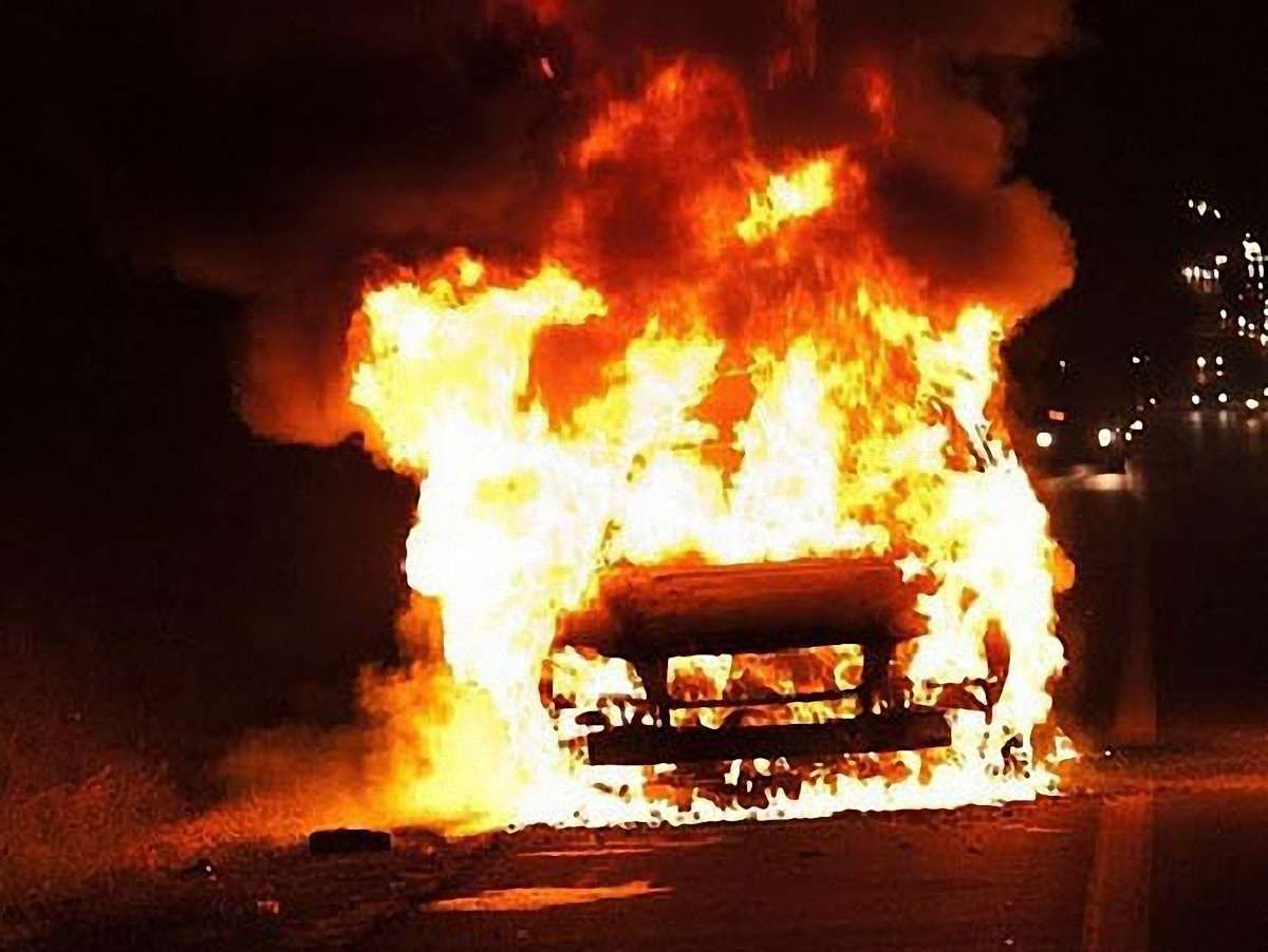 У селі на Львівщині згоріло п’ять автомобілів